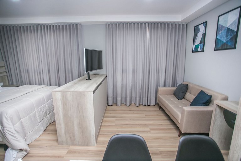 Studio com Cama de Casal e Sofá - ALL1621