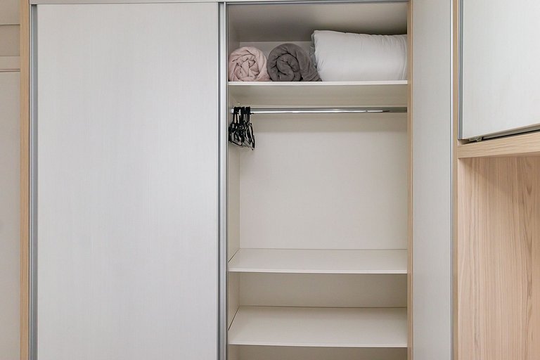 Apto de 1q no 29º andar, c/ vaga e piscina-SEV2905