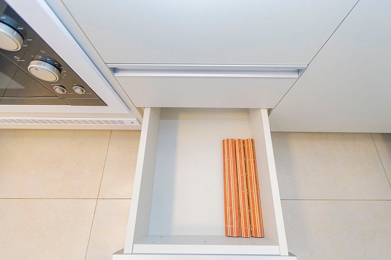 Ap 2q no 27º andar, c/ vaga e piscina - UNI2707