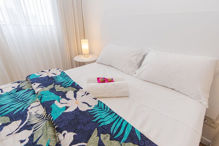 Ap 2q no 27º andar, c/ vaga e piscina - UNI2707