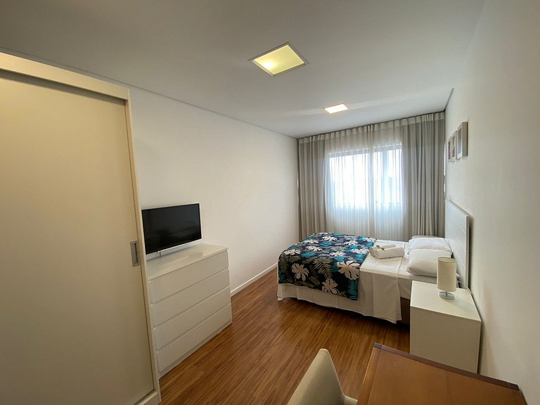 Ap 2q no 27º andar, c/ vaga e piscina - UNI2707