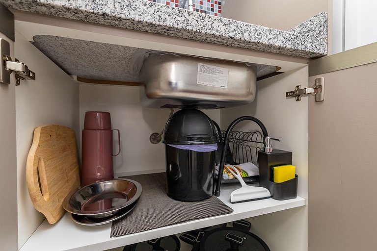 Apto de 1Q perto do Teatro Guaira - NEW0403