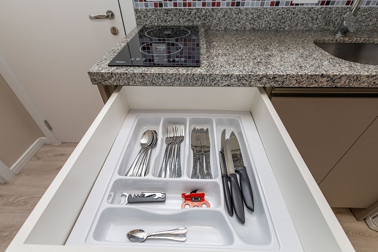 Apto de 1Q perto do Teatro Guaira - NEW0403