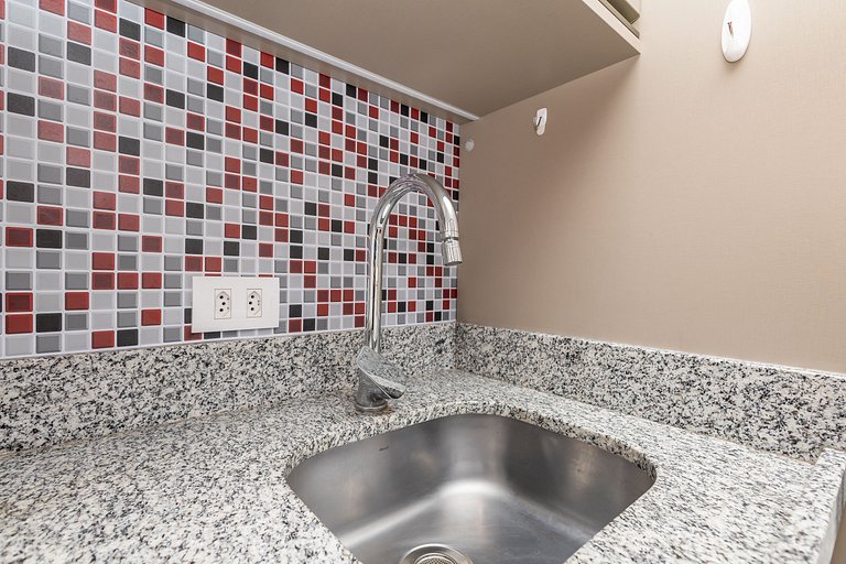 Apto de 1Q perto do Teatro Guaira - NEW0403