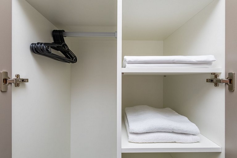 Apto de 1Q perto do Teatro Guaira - NEW0403