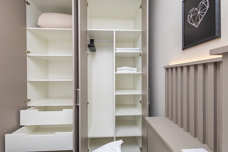 Apto de 1Q perto do Teatro Guaira - NEW0403