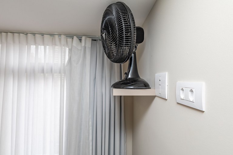 Apto de 1Q perto do Teatro Guaira - NEW0403