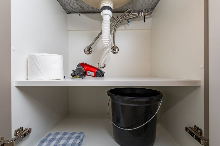 Apto de 1Q perto do Teatro Guaira - NEW0403