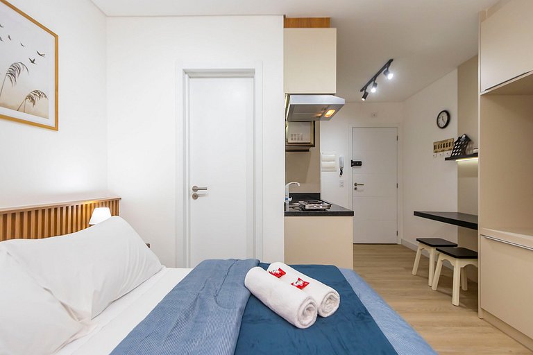 Studio em prédio com piscina no centro - LOG0311