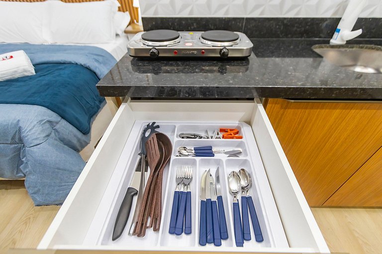 Studio em prédio com piscina no centro - LOG0311