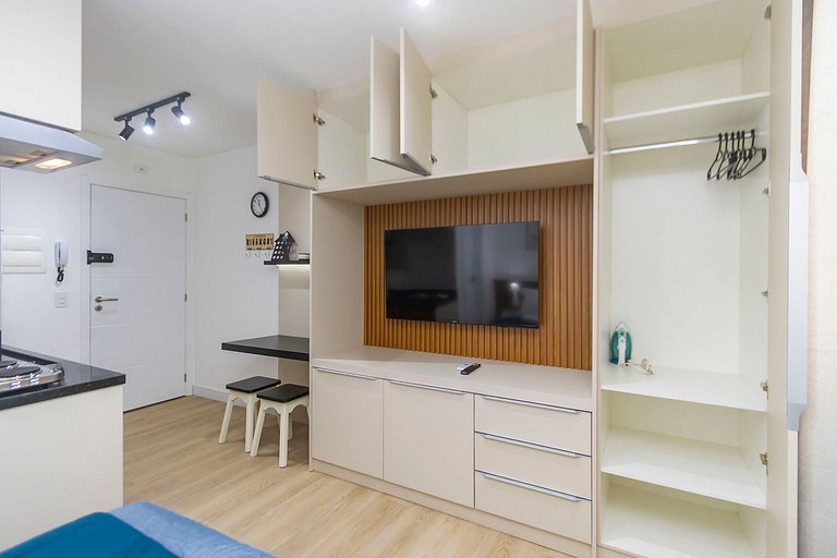 Studio em prédio com piscina no centro - LOG0311