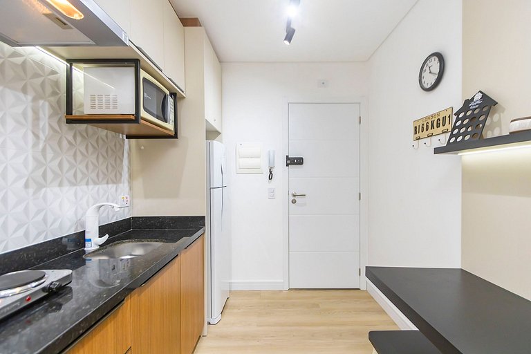 Studio em prédio com piscina no centro - LOG0311