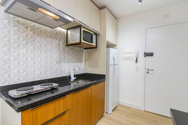 Studio em prédio com piscina no centro - LOG0311