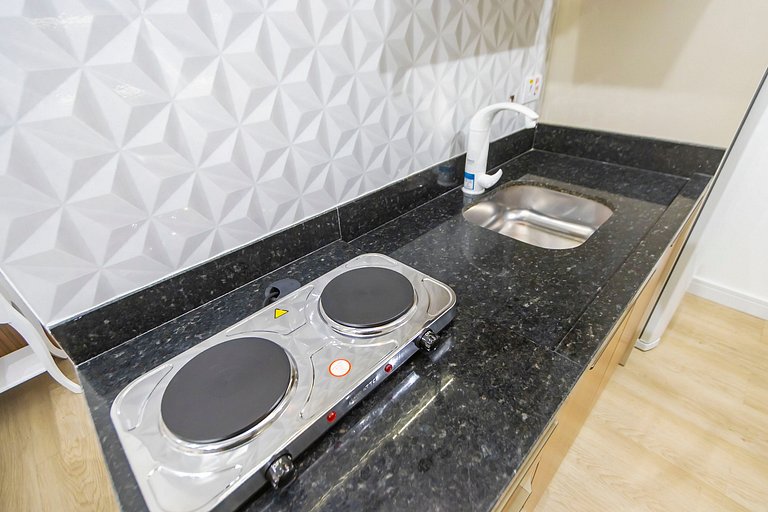 Studio em prédio com piscina no centro - LOG0311