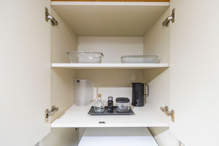 Studio em prédio com piscina no centro - LOG0311