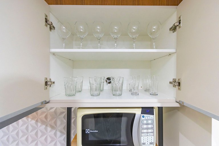 Studio em prédio com piscina no centro - LOG0311