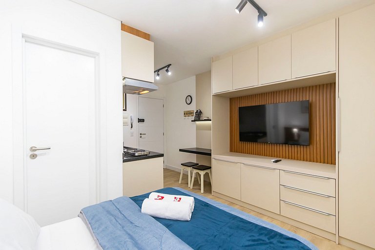 Studio em prédio com piscina no centro - LOG0311