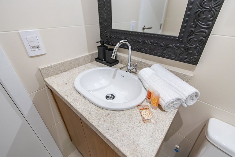 Studio em prédio com piscina no centro - LOG0311