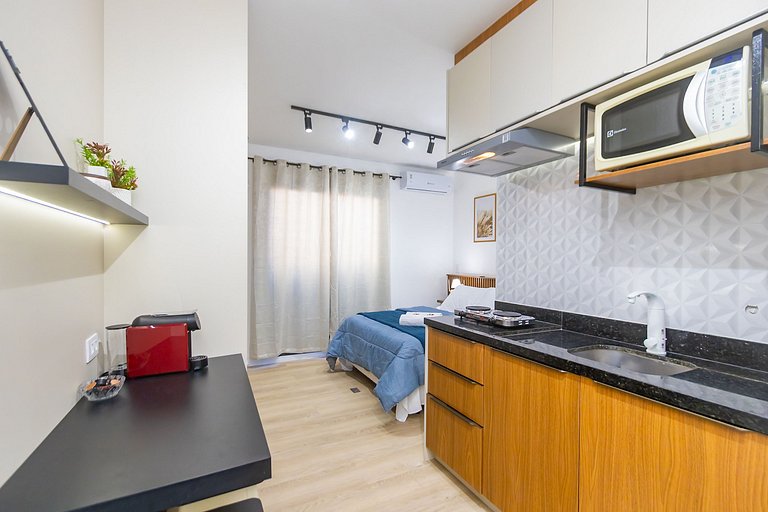 Studio em prédio com piscina no centro - LOG0311