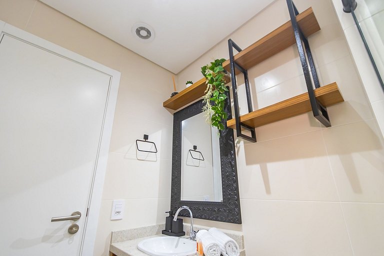 Studio em prédio com piscina no centro - LOG0311