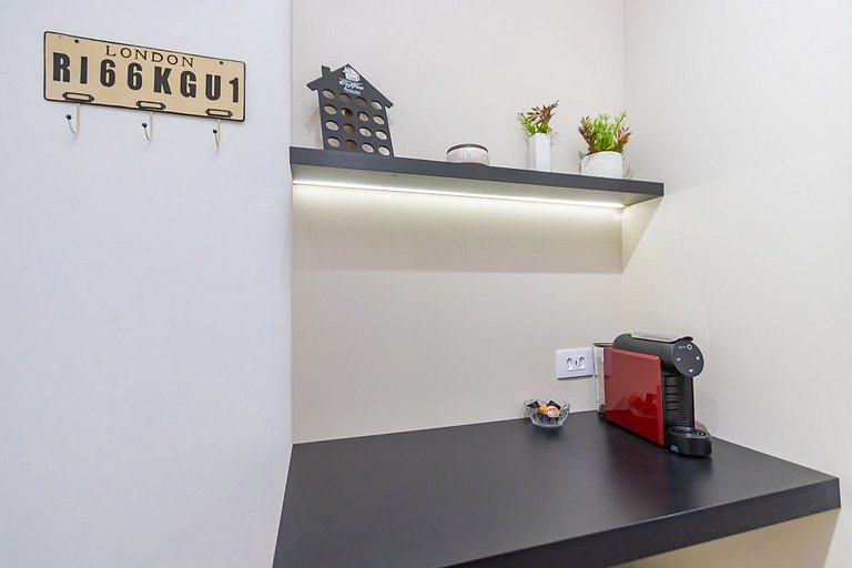 Studio em prédio com piscina no centro - LOG0311