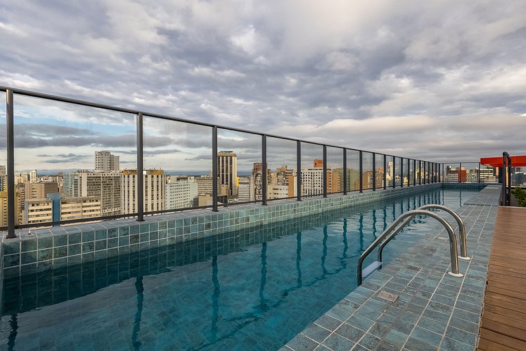 Studio em prédio com piscina no centro - LOG0311