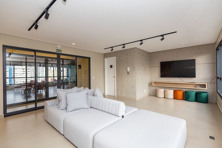 Studio em prédio com piscina no centro - LOG0311