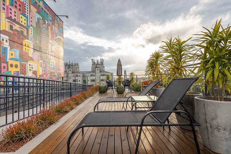 Studio em prédio com piscina no centro - LOG0311