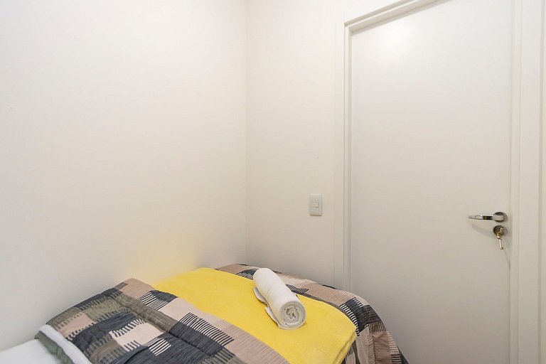 Apto de 2q c/ vaga em prédio com piscina - IBI0807