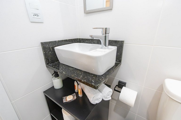 Apto de 2q c/ vaga em prédio com piscina - IBI0807