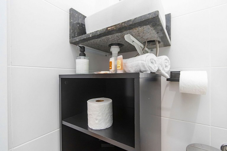 Apto de 2q c/ vaga em prédio com piscina - IBI0807