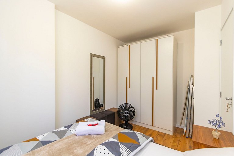 Apto de 2q c/ vaga em prédio com piscina - IBI0807