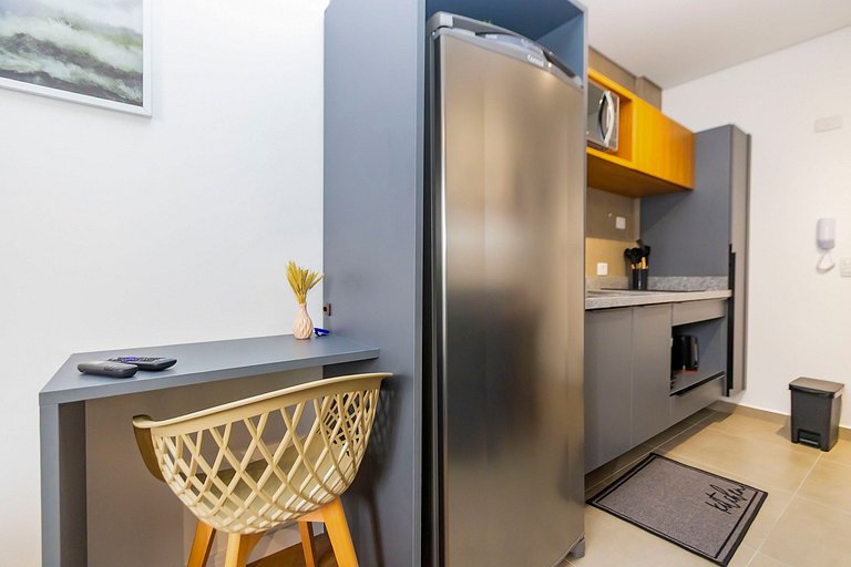 Studio com 2 camas de casal e garagem - EIX0805