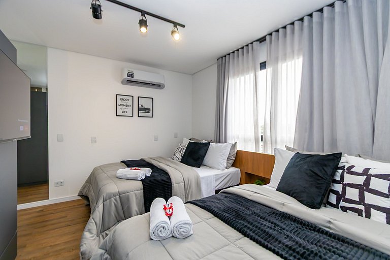 Studio com 2 camas de casal e garagem - EIX0805