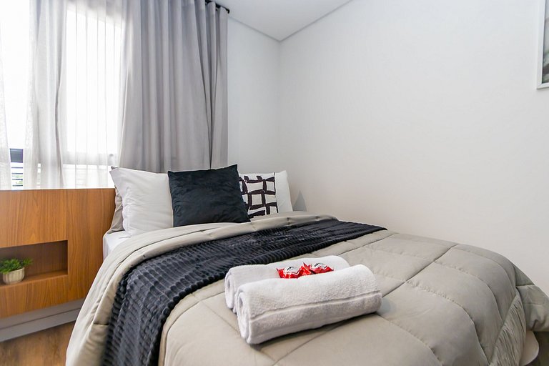 Studio com 2 camas de casal e garagem - EIX0805