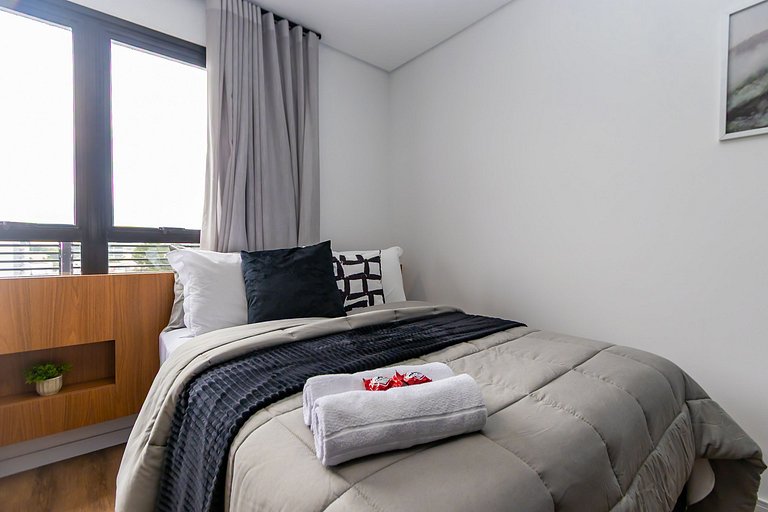 Studio com 2 camas de casal e garagem - EIX0805