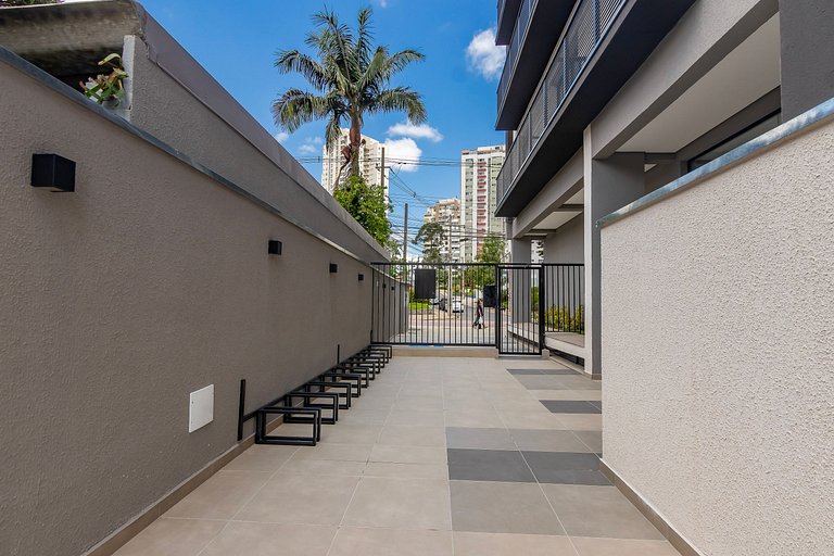 Studio com 2 camas de casal e garagem - EIX0805