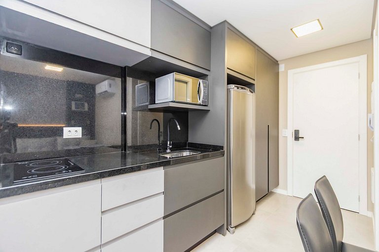 Studio Completo e Refinado no All Batel - BAT1516