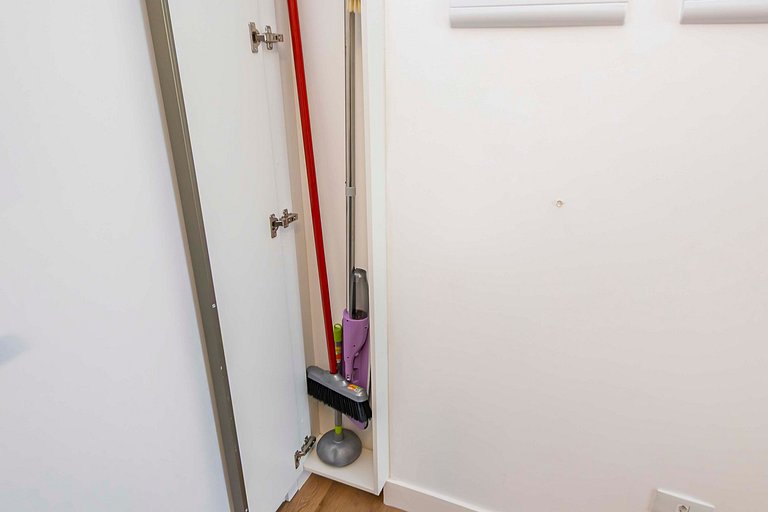 Apartamento de 2 Quartos com Garagem - IBI2309