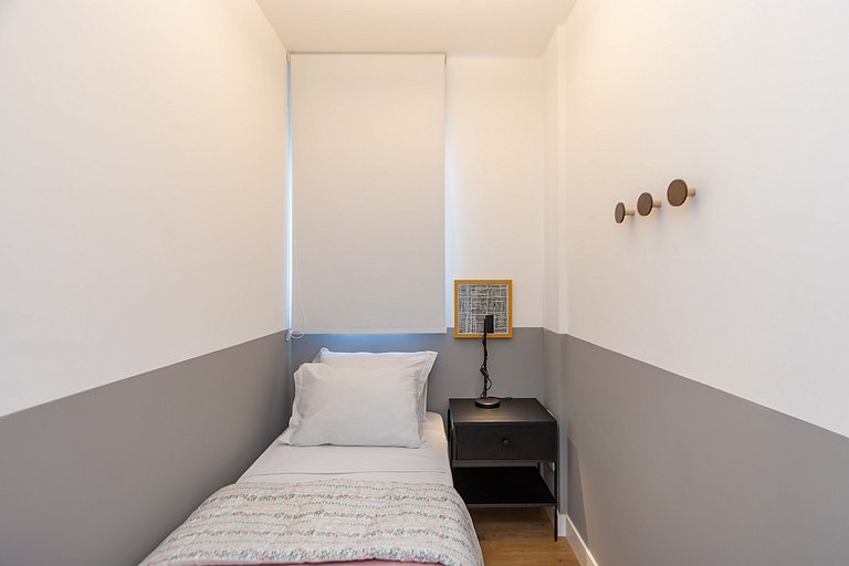 Apartamento de 2 Quartos com Garagem - IBI2309