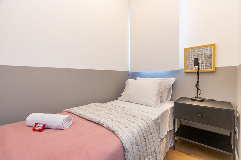 Apartamento de 2 Quartos com Garagem - IBI2309