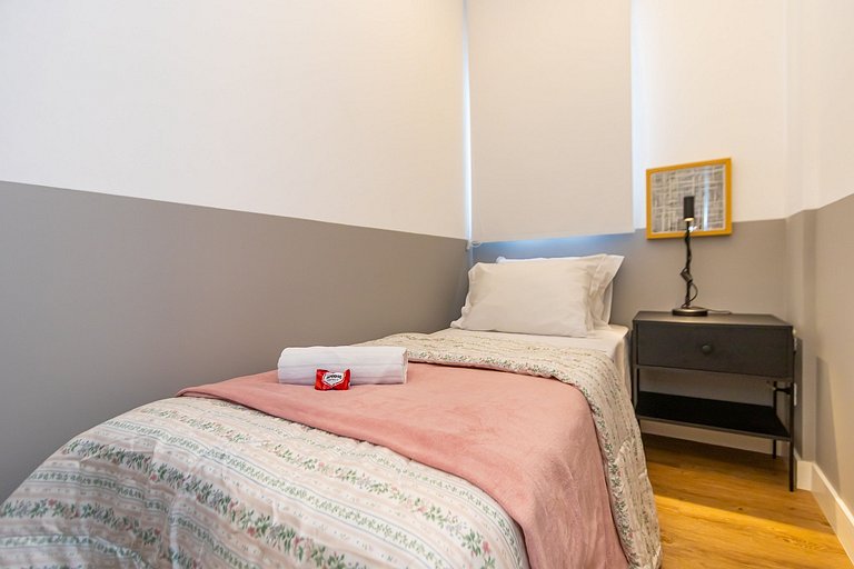 Apartamento de 2 Quartos com Garagem - IBI2309