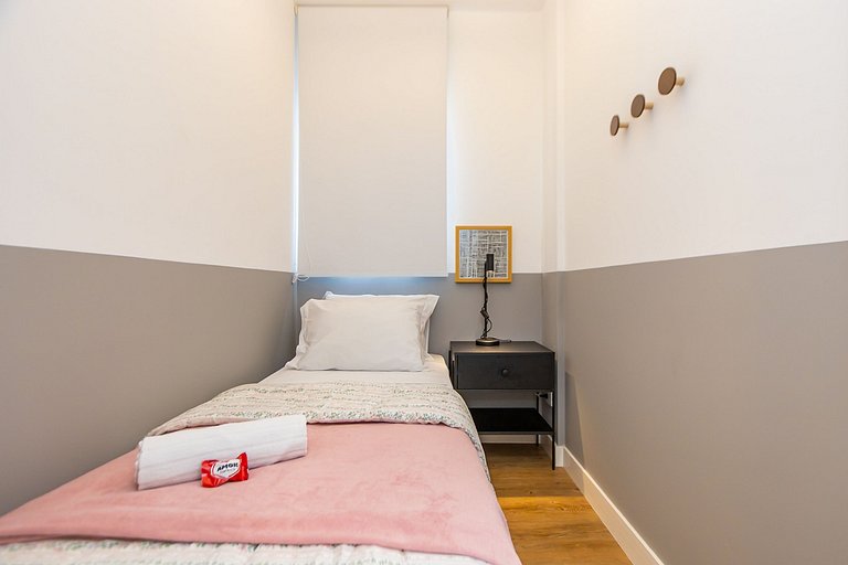 Apartamento de 2 Quartos com Garagem - IBI2309