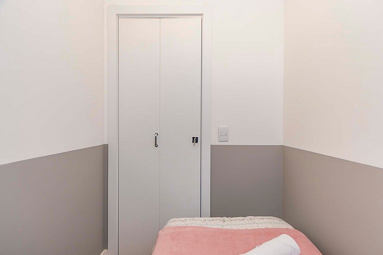Apartamento de 2 Quartos com Garagem - IBI2309