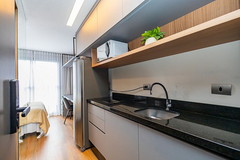 Studio Completo com garagem no Água Verde -VBE1508