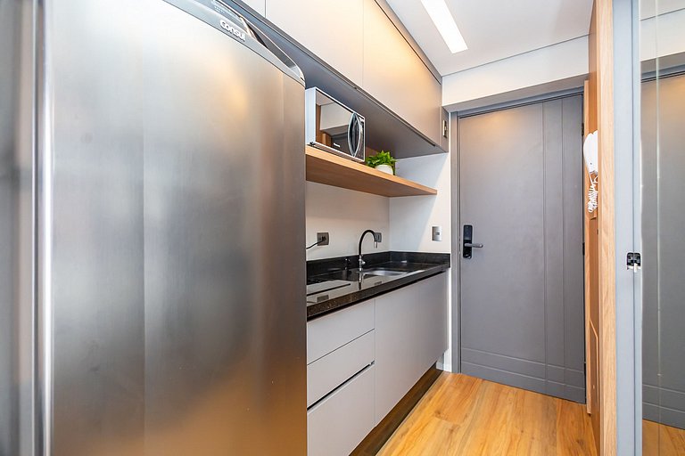 Studio Completo com garagem no Água Verde -VBE1508