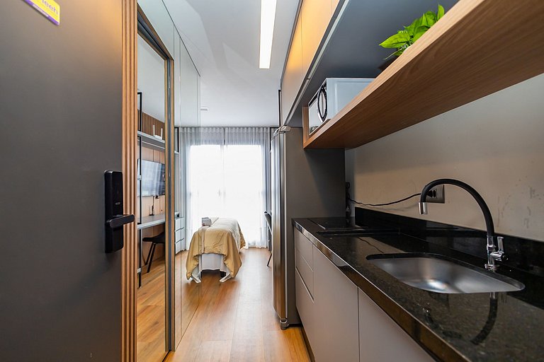 Studio Completo com garagem no Água Verde -VBE1508