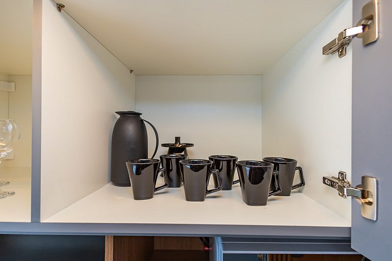 Studio Completo com garagem no Água Verde -VBE1508