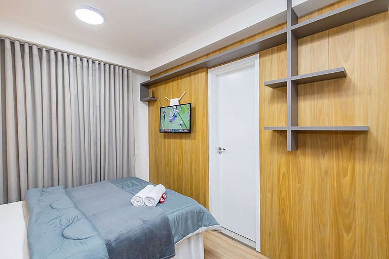Studio Completo em condomínio com piscina -IBI1204