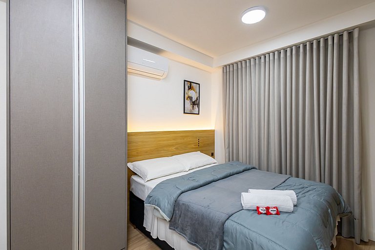Studio Completo em condomínio com piscina -IBI1204